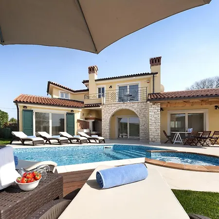 Βίλα Santa Domenica Near Porec With Play Room, Beautiful Tavern & Garden *