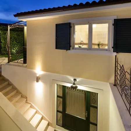 Santa Domenica Near Porec With Play Room, Beautiful Tavern & Garden Βίλα Labinci