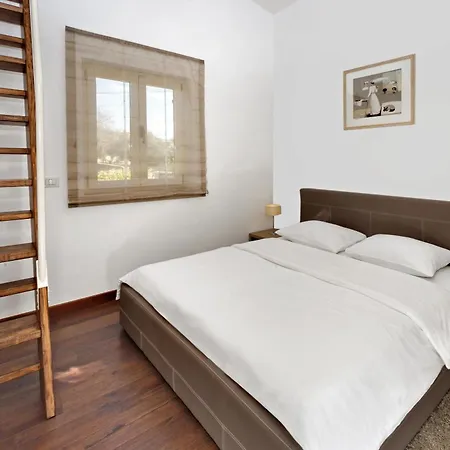 Βίλα Santa Domenica Near Porec With Play Room, Beautiful Tavern & Garden *
