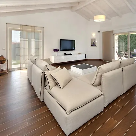 Santa Domenica Near Porec With Play Room, Beautiful Tavern & Garden *