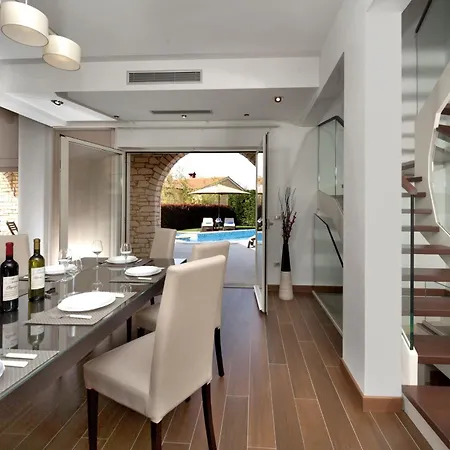 Βίλα Santa Domenica Near Porec With Play Room, Beautiful Tavern & Garden *