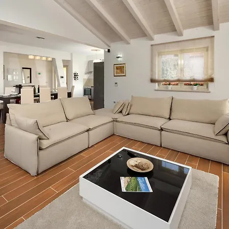 Santa Domenica Near Porec With Play Room, Beautiful Tavern & Garden Βίλα Labinci