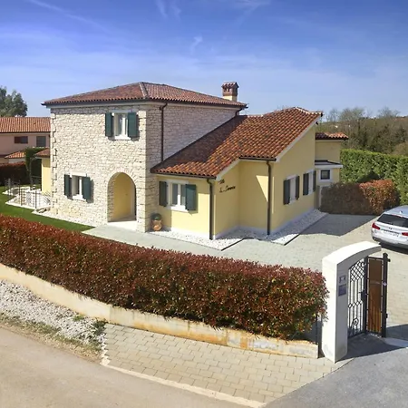 Santa Domenica Near Porec With Play Room, Beautiful Tavern & Garden Βίλα
