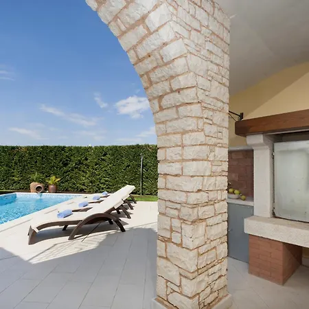 Βίλα Santa Domenica Near Porec With Play Room, Beautiful Tavern & Garden *