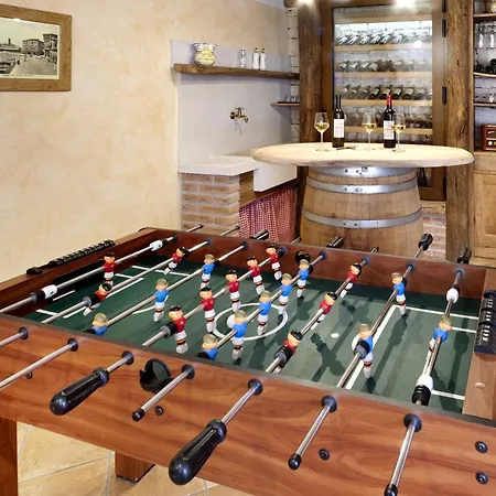 Santa Domenica Near Porec With Play Room, Beautiful Tavern & Garden Βίλα *