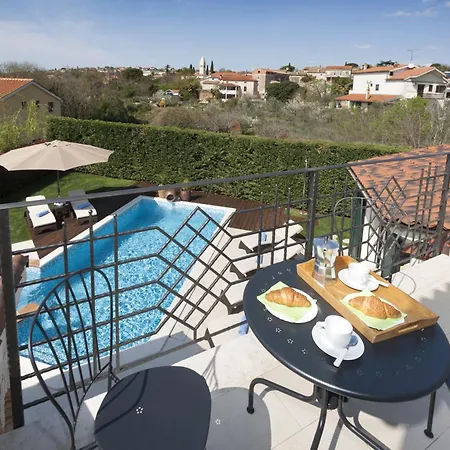 Βίλα Santa Domenica Near Porec With Play Room, Beautiful Tavern & Garden