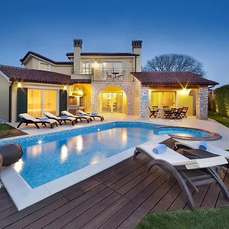 Santa Domenica Near Porec With Play Room, Beautiful Tavern & Garden Βίλα