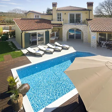 Βίλα Santa Domenica Near Porec With Play Room, Beautiful Tavern & Garden Labinci
